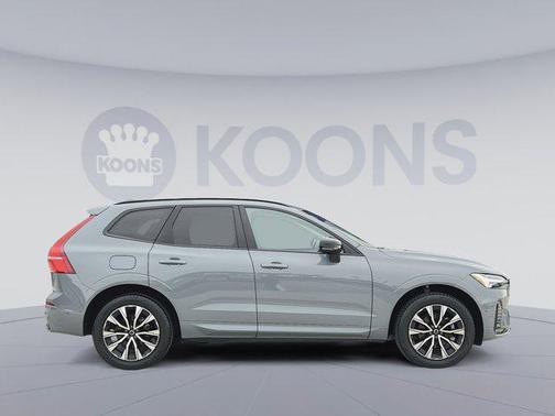 2023 Volvo XC60 B5 Plus Dark Theme