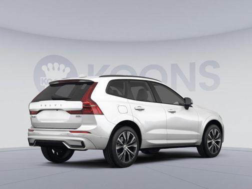 2023 Volvo XC60 B5 Ultimate Dark Theme