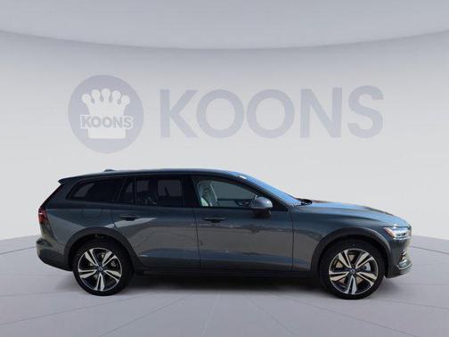 2026 Volvo V60 Cross Country B5 Plus