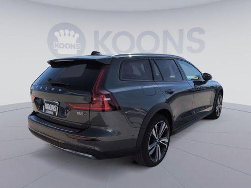 2026 Volvo V60 Cross Country B5 Plus
