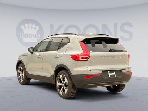 2026 Volvo XC40 B5 Plus