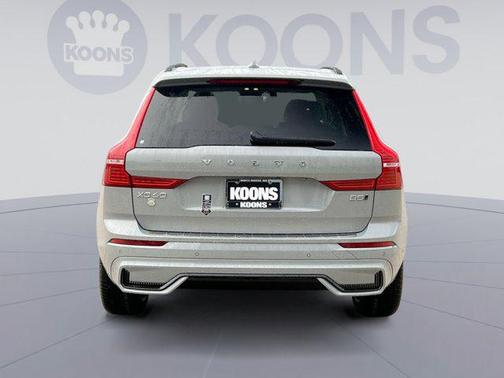 2025 Volvo XC60 B5 Ultra