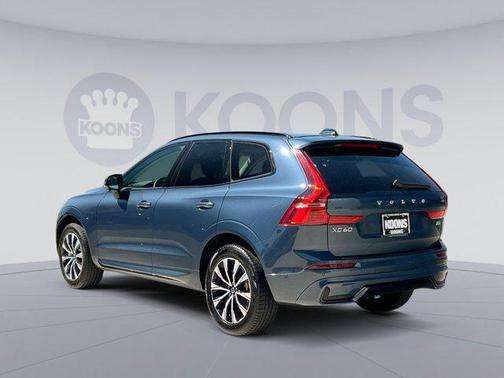 2024 Volvo XC60 B5 Plus Dark Theme
