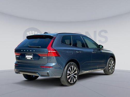 2024 Volvo XC60 B5 Plus Dark Theme