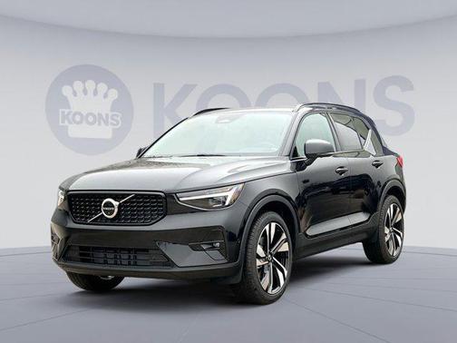 2025 Volvo XC40 B5 Ultra Dark Theme