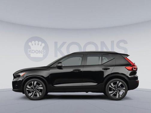 2025 Volvo XC40 B5 Plus Dark Theme