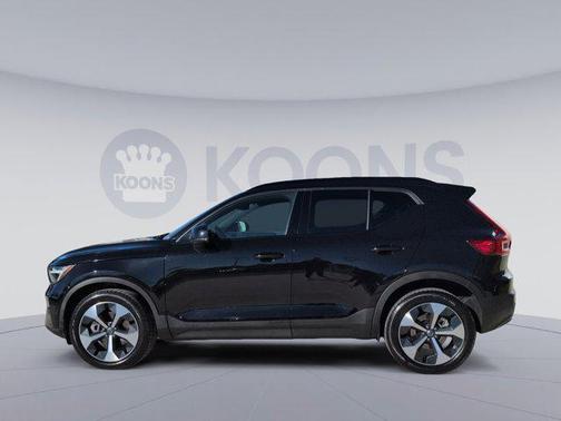 2025 Volvo XC40 B5 Plus Dark Theme