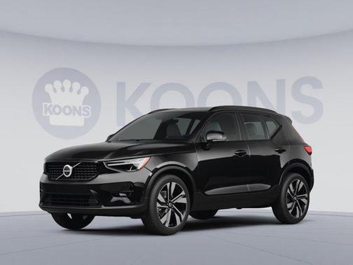 2025 Volvo XC40 B5 Plus Dark Theme