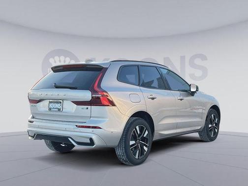 2026 Volvo XC60 B5 Plus