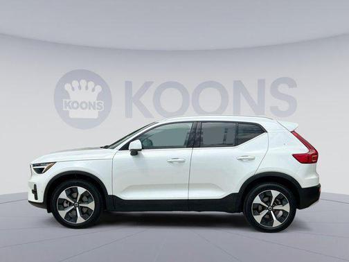 2025 Volvo XC40 B5 Plus Bright Theme