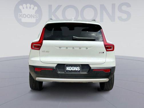 2025 Volvo XC40 B5 Plus Bright Theme