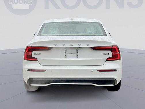 2023 Volvo S60 B5 Plus Dark Theme