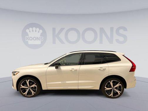2024 Volvo XC60 B5 Ultimate Dark Theme