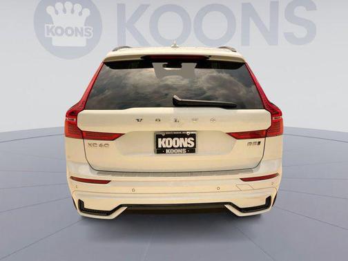 2024 Volvo XC60 B5 Ultimate Dark Theme