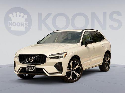 2024 Volvo XC60 B5 Ultimate Dark Theme