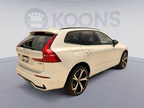2024 Volvo XC60 B5 Ultimate Dark Theme