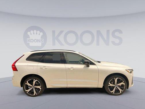 2024 Volvo XC60 B5 Ultimate Dark Theme