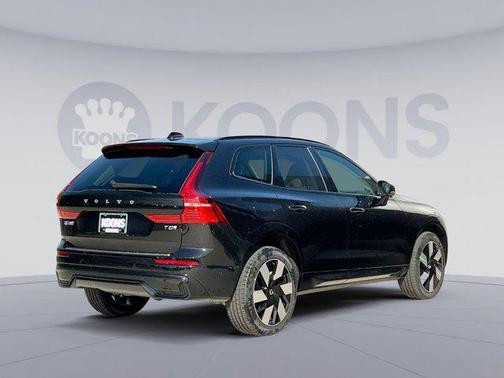 2025 Volvo XC60 Plug-In Hybrid T8 Plus