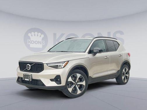 Bright Dusk Metallic 2023 Volvo XC40 B5 Plus Dark Theme