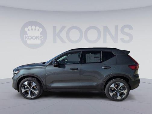 2026 Volvo XC40 B5 Plus