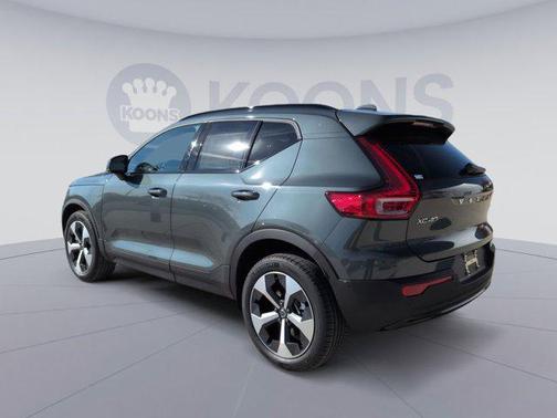 2026 Volvo XC40 B5 Plus
