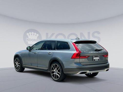 2018 Volvo V90 Cross Country T6