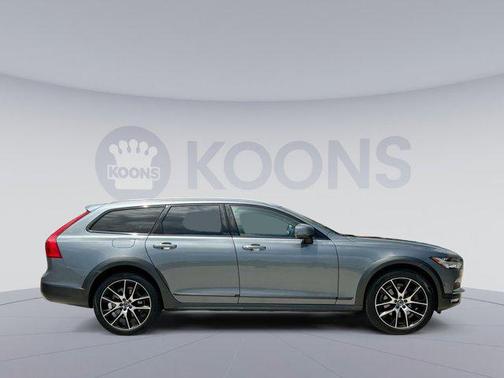 2018 Volvo V90 Cross Country T6
