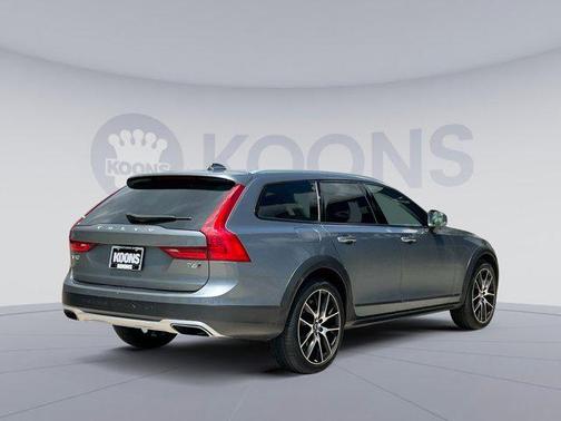 2018 Volvo V90 Cross Country T6