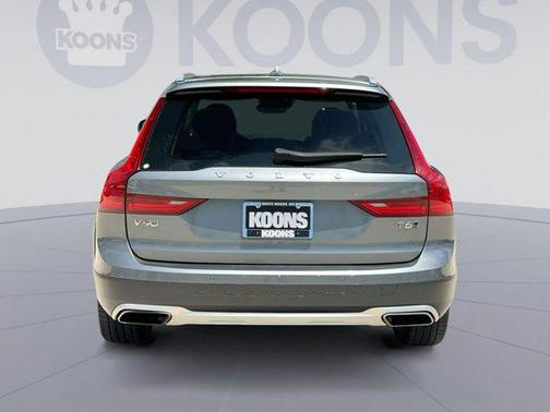 2018 Volvo V90 Cross Country T6