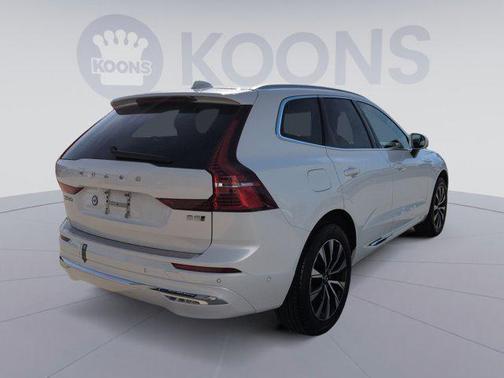 2023 Volvo XC60 B5 Plus Bright Theme