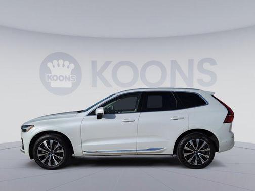 2023 Volvo XC60 B5 Plus Bright Theme
