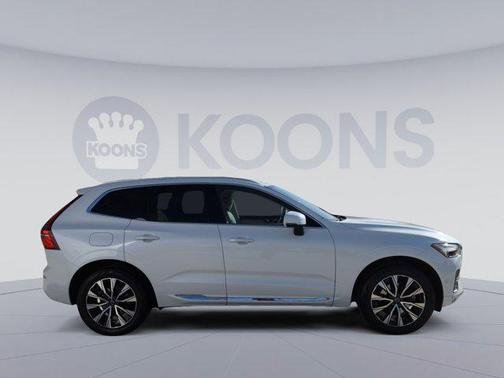 2023 Volvo XC60 B5 Plus Bright Theme