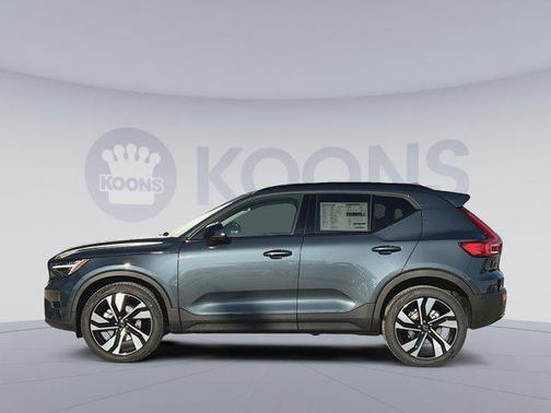 2026 Volvo XC40 Ultra, B5 AWD Gas (mild hybrid), Dark