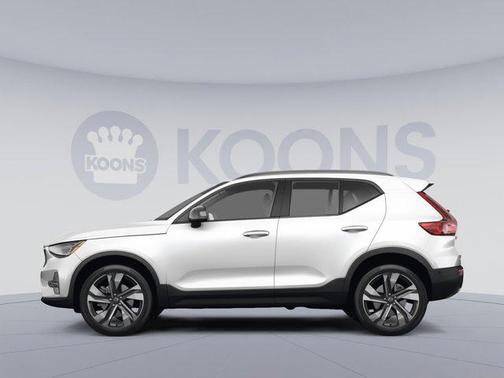 2023 Volvo XC40 B5 Ultimate Bright Theme