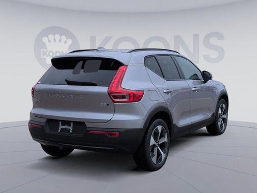 2026 Volvo XC40 B5 Plus