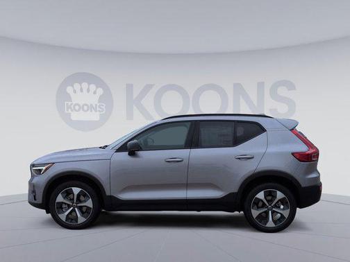 2026 Volvo XC40 B5 Plus