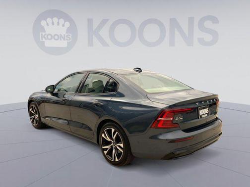2024 Volvo S60 B5 Plus Dark Theme