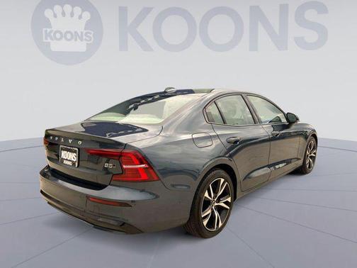 2024 Volvo S60 B5 Plus Dark Theme