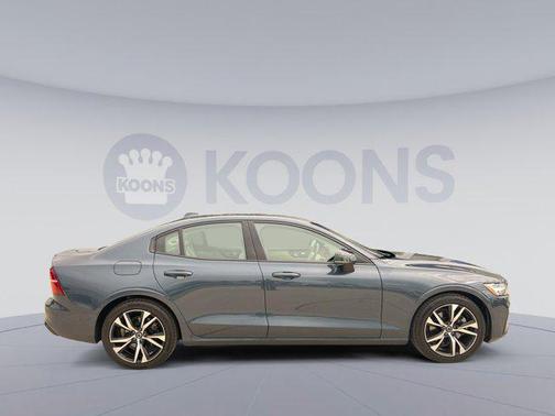2024 Volvo S60 B5 Plus Dark Theme