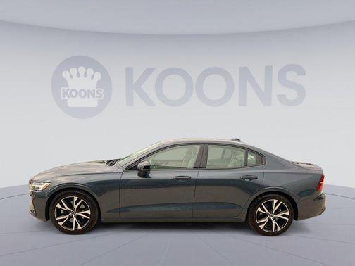 2024 Volvo S60 B5 Plus Dark Theme