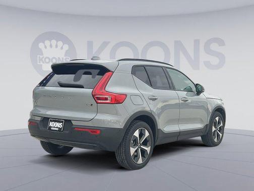 2026 Volvo XC40 B5 Plus