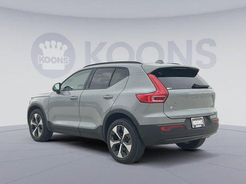 2026 Volvo XC40 B5 Plus