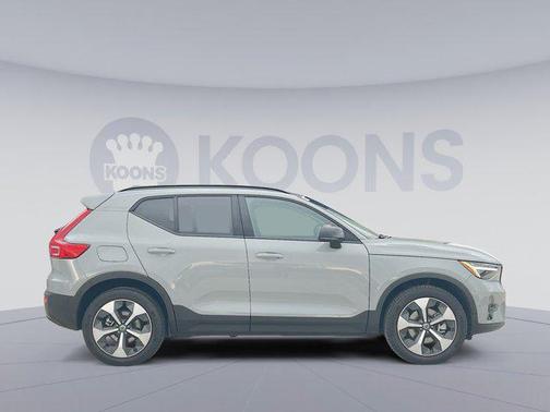 2026 Volvo XC40 B5 Plus