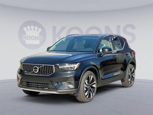 2025 Volvo XC40 B5 Plus Bright Theme