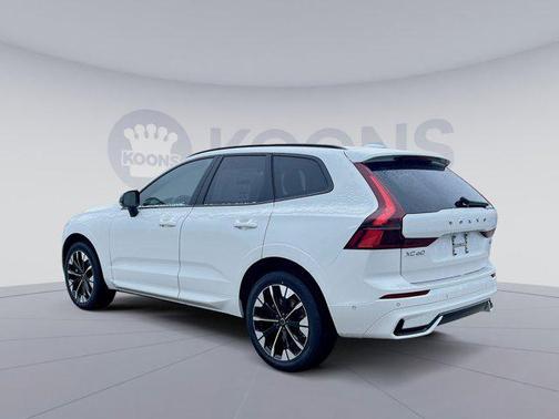 2026 Volvo XC60 B5 Plus