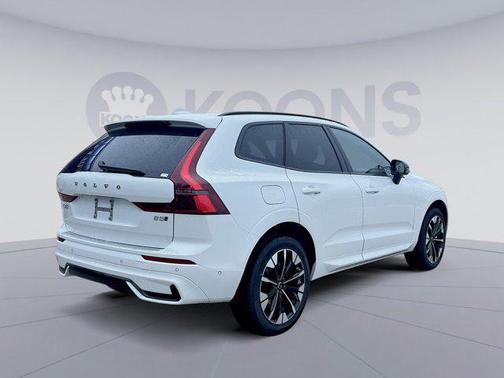 2026 Volvo XC60 B5 Plus