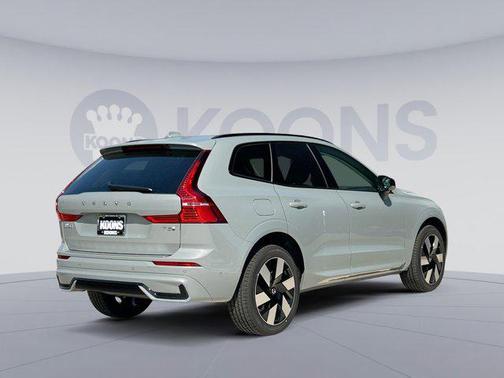 2025 Volvo XC60 Plug-In Hybrid T8 Plus