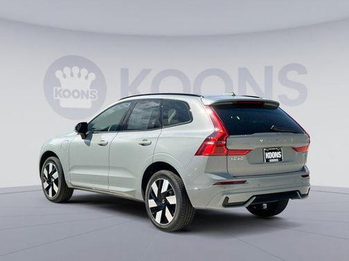 2025 Volvo XC60 Plug-In Hybrid T8 Plus