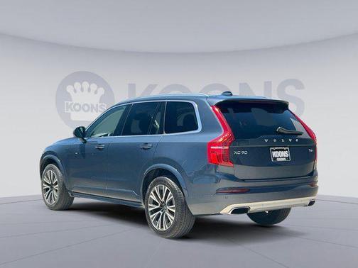 2021 Volvo XC90 T6 Momentum