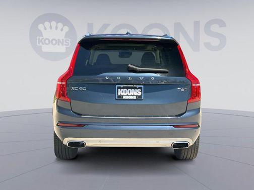 2021 Volvo XC90 T6 Momentum